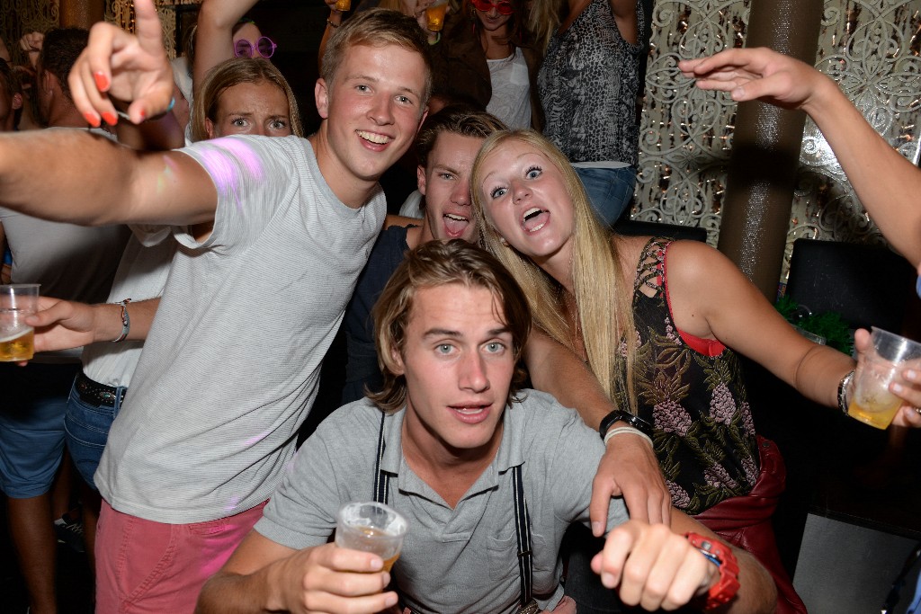 ../Images/Kroegentocht Zomercarnaval Noordwijkerhout 076.jpg